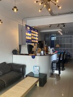 40-inch Smart TV with digital channels, Netflix, streaming services