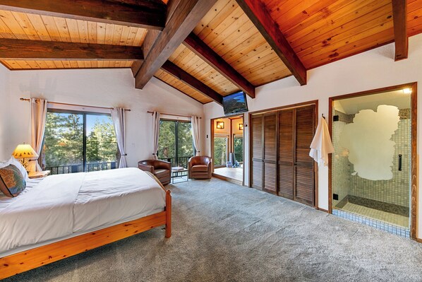 5 bedrooms, desk, iron/ironing board, free WiFi