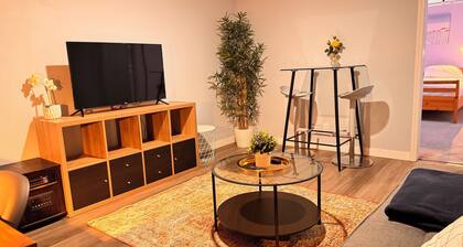 Short or Long Term | Pet Friendly | Dog Park | King Bed | Workspace for 2