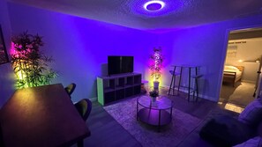 1 habitación, escritorio, tabla de planchar con plancha y wifi gratis