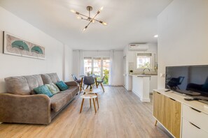 Apartment | Living room - Apartment in Empuriabrava Near Beach (Castello d'Empuries)