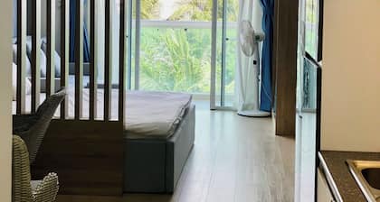 Stylish studio apartment near the beach