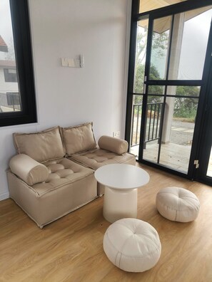 Villa, 1 chambre, salle de bain privée, vue sur la montagne | Aire de séjour