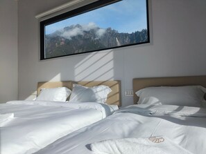 Iron/ironing board, free WiFi - The Pampines Villa (Kundasang)