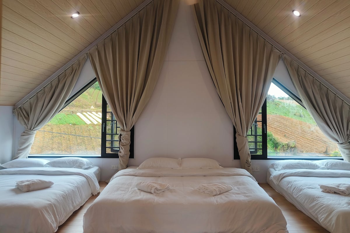 2 bedrooms, iron/ironing board, free WiFi