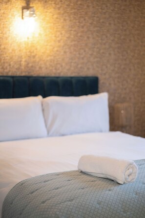Iron/ironing board, WiFi, bed sheets