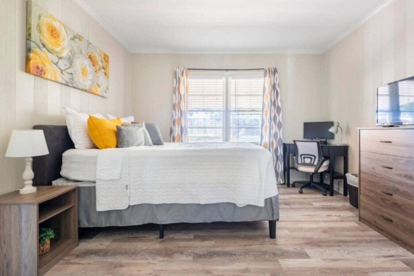 4 habitaciones, escritorio, tabla de planchar con plancha y wifi 