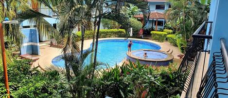 Kolam renang outdoor