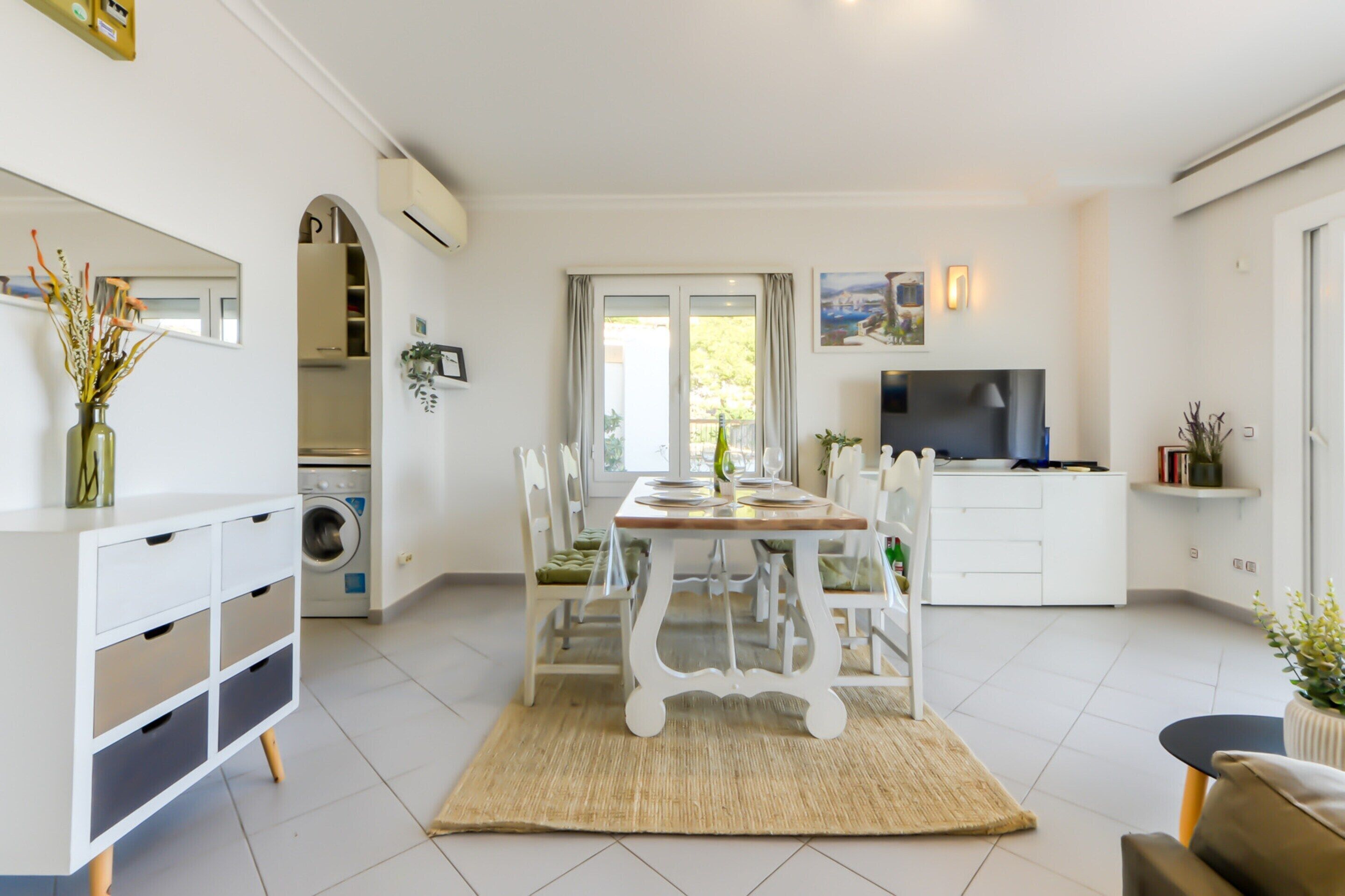 Apartment | Dining