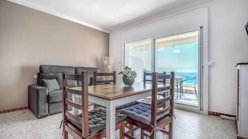 Apartment | Dining