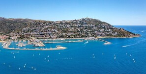 Apartment | View from property - Beachfront Apartment in Platja Almadrava (Roses)