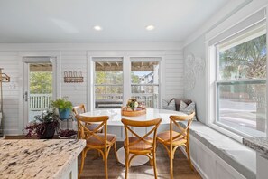 Dining - Private Pool and Sitting Spa! 4 Adult Bikes! 30A Beaches! (Santa Rosa Beach)