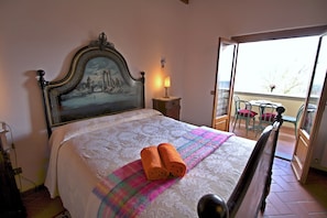 2 bedrooms, individually furnished, bed sheets - Farmhouse in Poppi With Pool & Gardens (Poppi)