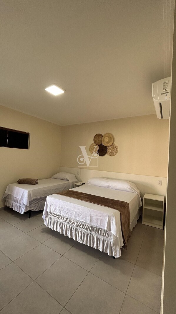 Standard Triple Room | Minibar, free WiFi, bed sheets