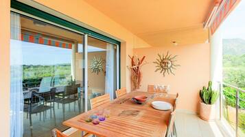 Apartment | Outdoor dining