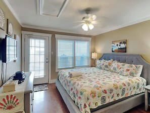 1 slaapkamer, een strijkplank/strijkijzer, internet, beddengoed