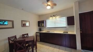 Apartment, 1 Bedroom | Dining room
