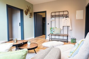 家庭公寓式客房, 无烟房 | 起居区 | 43-英寸智能电视（配备卫星频道）