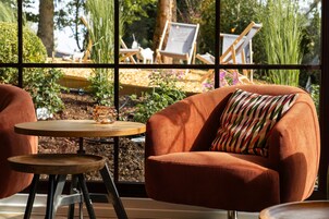 包含每日自助早餐