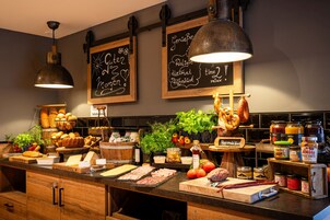 包含每日自助早餐