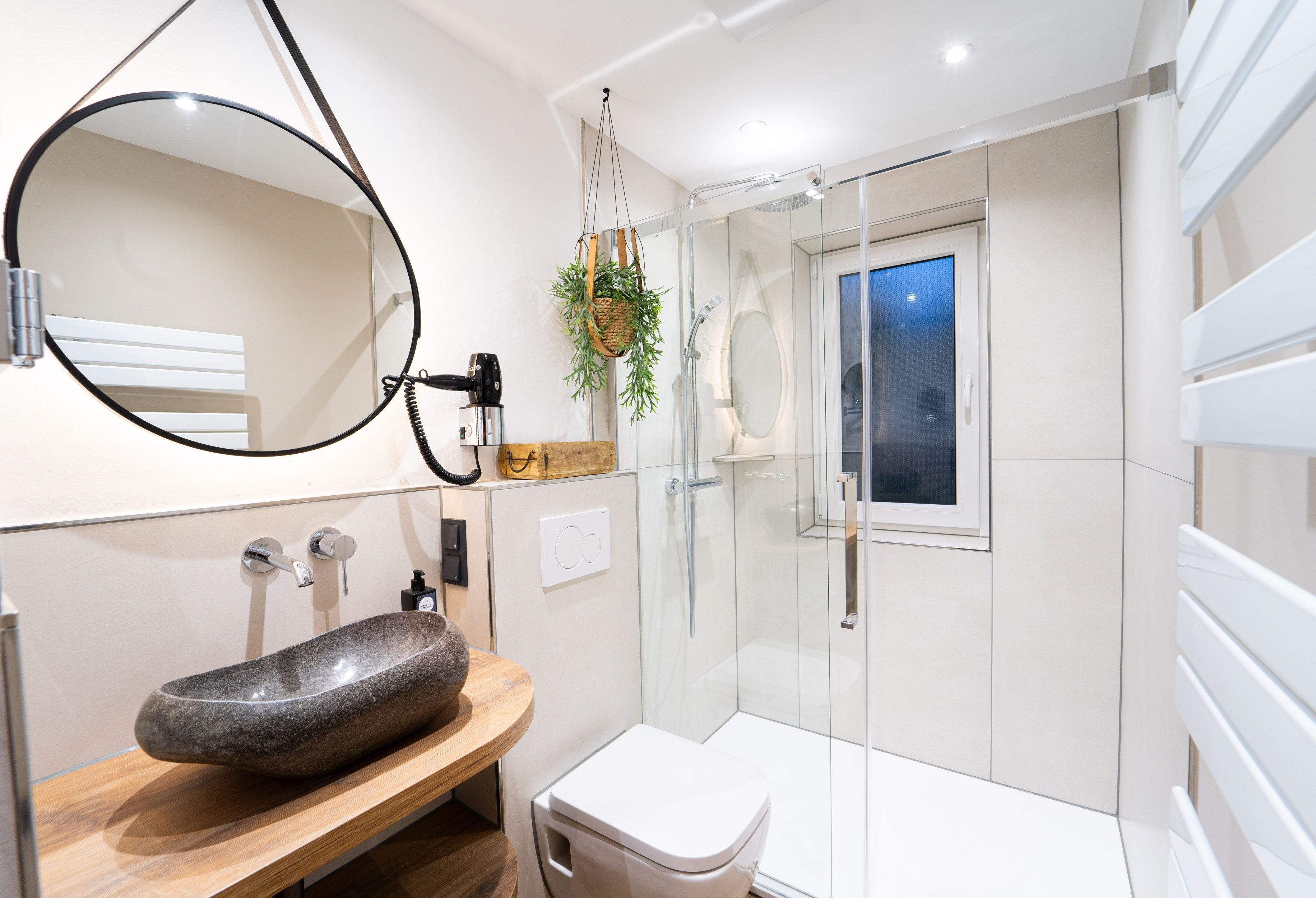 Classic-Doppelzimmer, Balkon, Stadtblick | Badezimmer | Dusche, Regendusche, Haartrockner, Handtücher