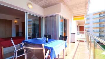 Apartment | Outdoor dining