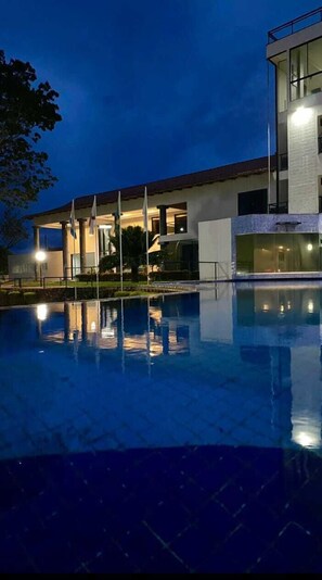 4 piscinas al aire libre