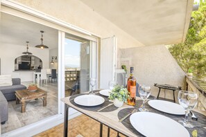 Apartment | Outdoor dining - Apartment in Roses With Waterfront Views (Roses)