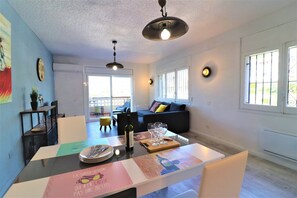 Apartment | Dining - Apartment With Scenic View (Roses)