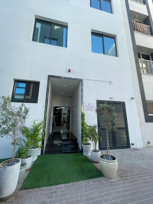 Exterior detail - Studio Apartment Located in the Heart of Dubai @ Karama (Dubai)