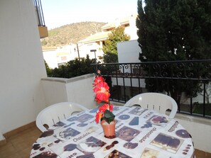 Apartment | Balcony - Cozy Apartment With Furniture (Roses)