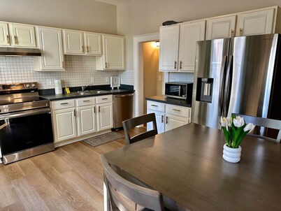 Casa de Color - 2BR/1BA Townhome near Downtown