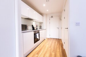 Kühlschrank, Ofen, Wasserkocher, Toaster