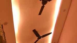 A ceiling with two ceiling fans and a recessed light fixture. - Dev In & homestay (Faizabad)