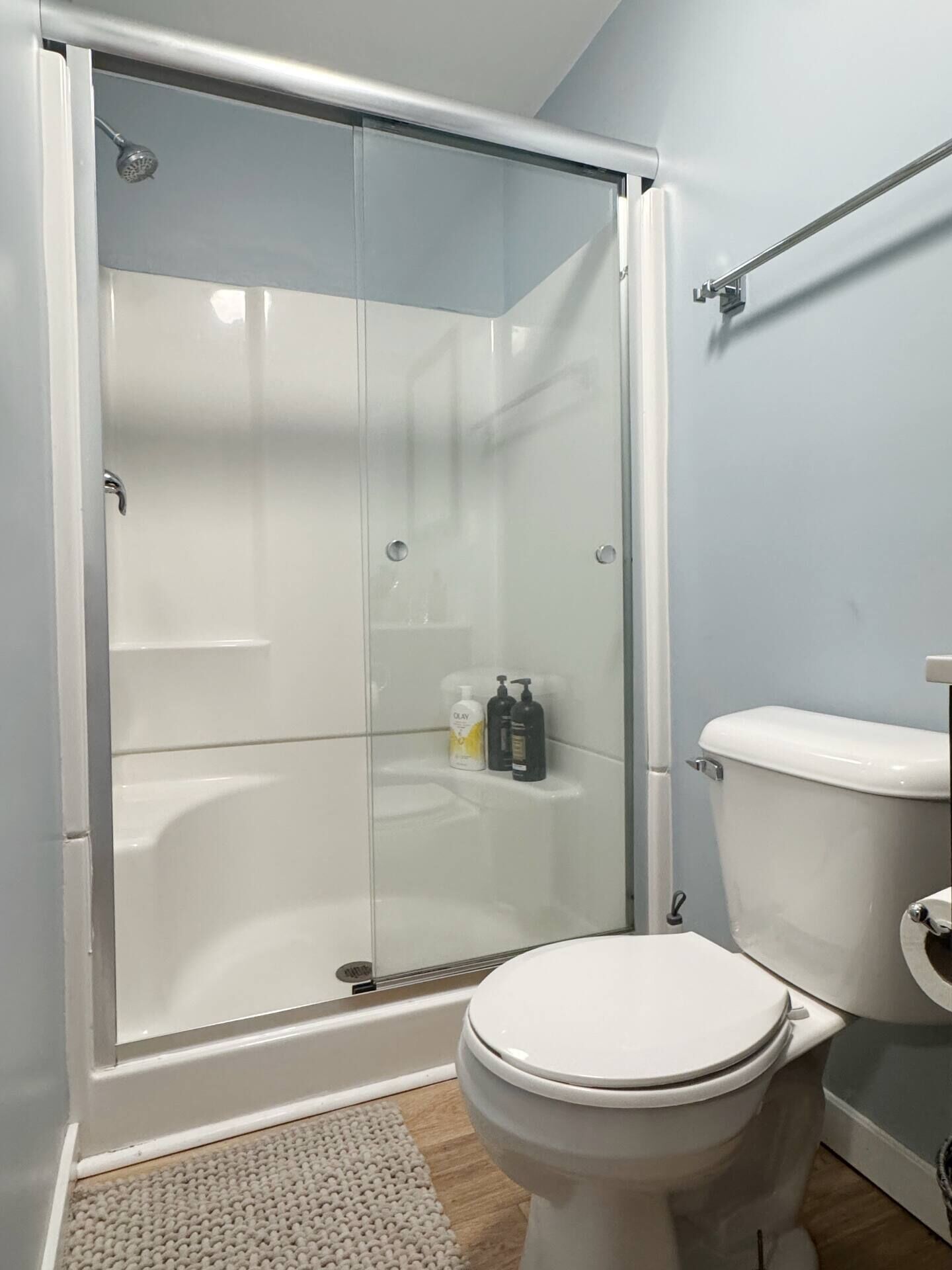 Sèche-cheveux, bidet, serviettes fournies, savon