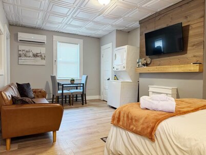 Chandler B - QUEEN 1BD/1BA Apt near Downtown