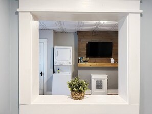 Interior - Chandler B - QUEEN 1BD/1BA Apt near Downtown (Evansville)