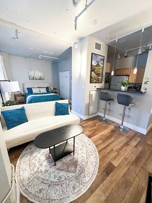 1 chambre, bureau, fer et planche à repasser, Wi-Fi gratuit