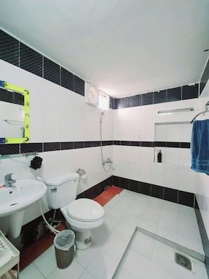 Bathroom - Myths (Ho Chi Minh City)