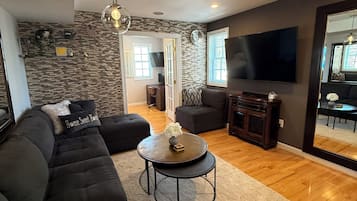 Smart TV, computer monitors