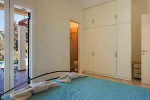 3 habitaciones, tabla de planchar con plancha, wifi y ropa de cama