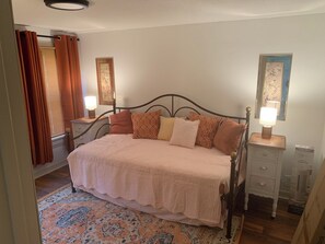 2 bedrooms, in-room safe, iron/ironing board, free WiFi