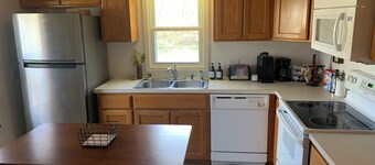 Boho Bungalow  2-bedroom house Professionally Cleaned in delightful Fort Smith