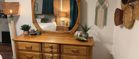 2 عدّة غرف نوم وخزنة داخل الغرفة ومكواة/لوح كي وواي فاي مجانًا