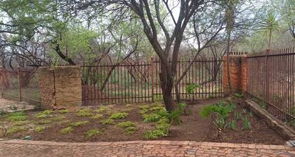 Bush and Birding retreat farmhouse with WiFi on the outskirts of Pretoria.
