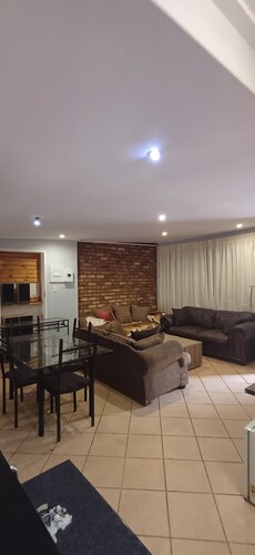 Bush and Birding retreat farmhouse with WiFi on the outskirts of Pretoria.