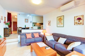 Apartment | Living room - Apartment Empuriabrava Near Sandy Beach (Castello d'Empuries)