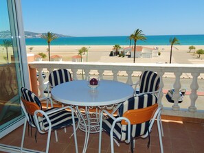 Apartment | Balcony - Charming Apartment in Empuriabrava (Castello d'Empuries)