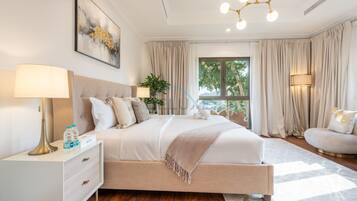 5 soveværelser, pengeskab på værelset, strygejern/strygebræt