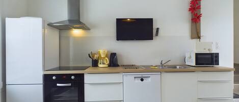 Fridge, microwave, oven, dishwasher